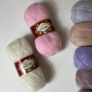 skeins of yarn alize kid royal 40
